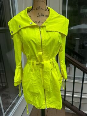 SoCa By St John neon yellos Zip Jacket Sz small (john100